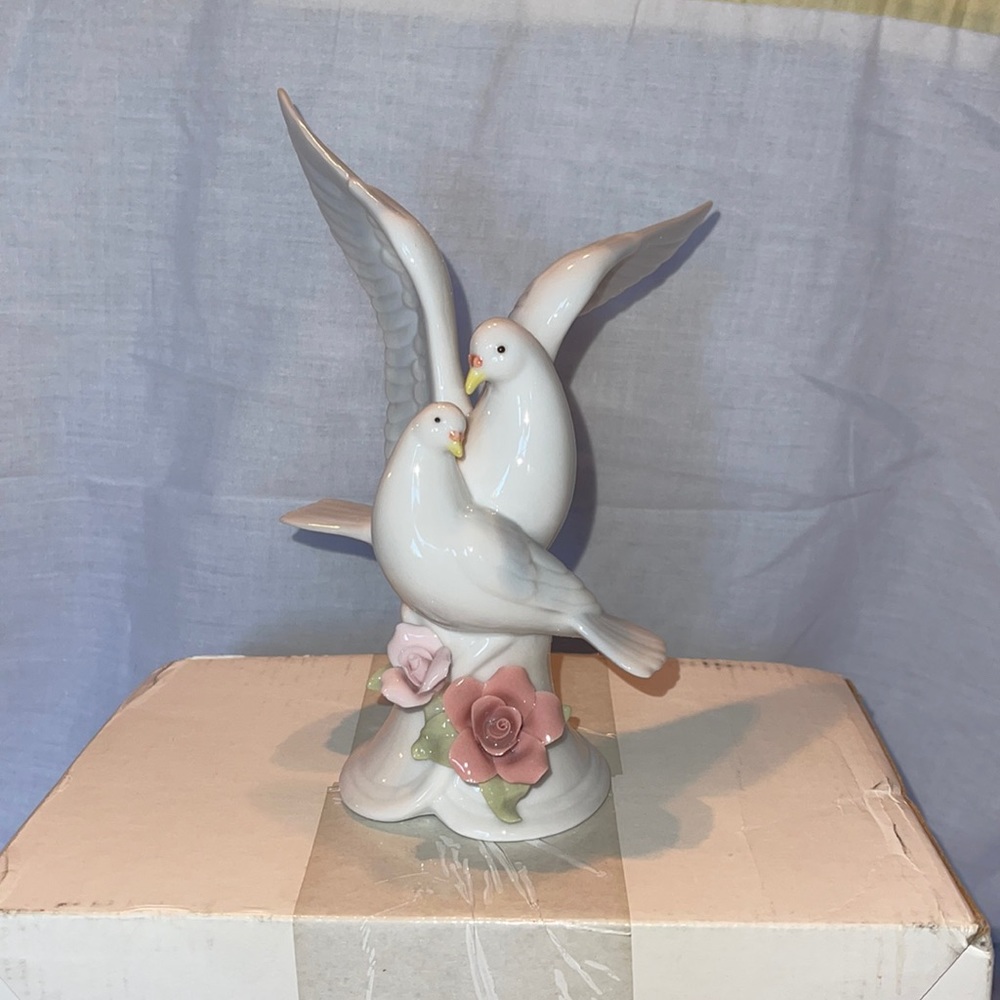 Whispering Ridge Love Dove Glass Figurine
